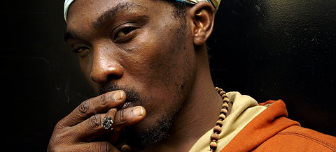 O jamaicano Anthony B se aventura na música eletrônica! Confira no Surforeggae!