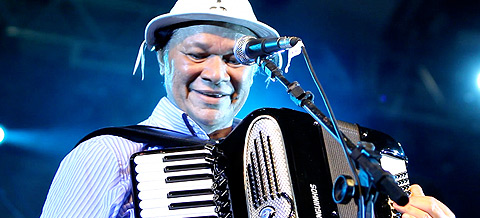 Morre o ícone Dominguinhos aos 72 anos em hospital de São Paulo.