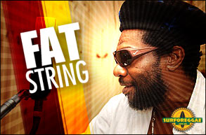 Conheça o som do jamaicano Frederick Thomaz, mais conhecido como "Fat String"!