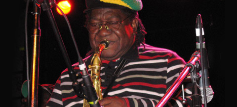 O adeus a Lester Sterling, último membro original do The Skatalites. Saiba mais.