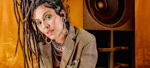 ELA ENCANTA! Marina Peralta reafirma o poder de decisão das mulheres sobre seus corpos em novo single! Ouça!